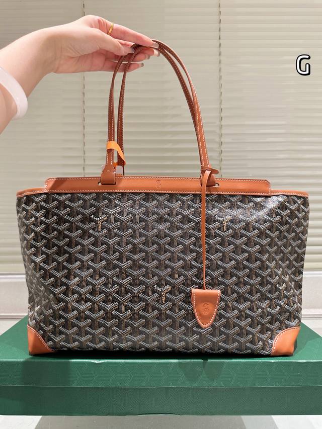 Gift boxSize: 34.21Cm Goyard shopping bagAll are custom made from beginning to e