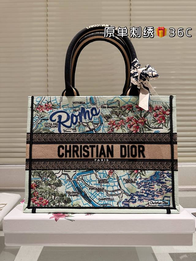 Original embroidery Dior jacquard tote bag with liner Dior Book Tote This year'