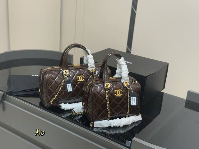 with folding box Is the small size of Chanel25C waxed leather worth buying? Thi