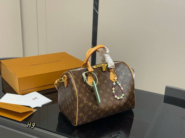 No box Size: 30cm Lv Keepall new pillow bag Original with cowhide It is simply i