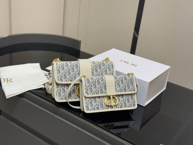 with folding box Size: 24*20Cm 21*15Cm Dior Montaigne 30 Just out of stock! The