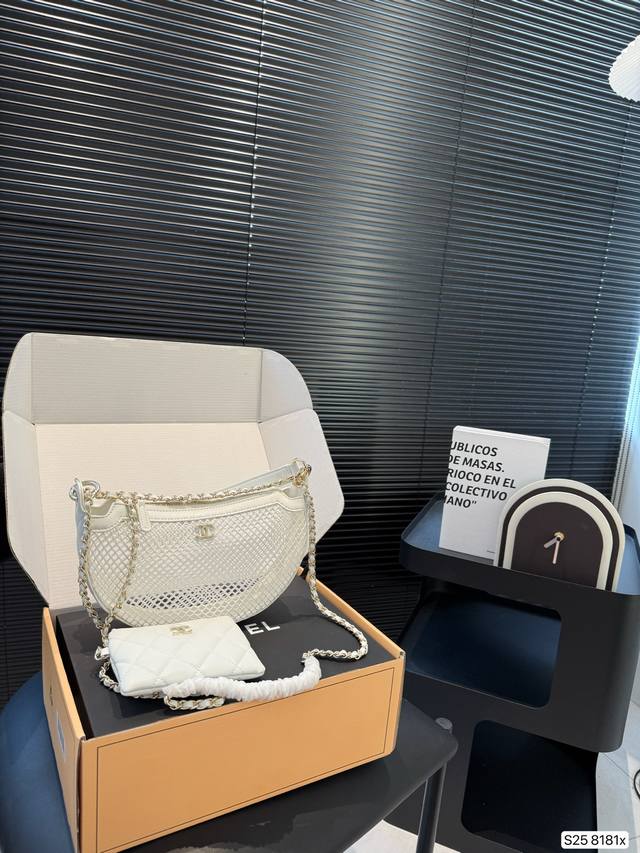 with airplane box folding box Chanel25S Chanel hollow mesh moon bag is a popula