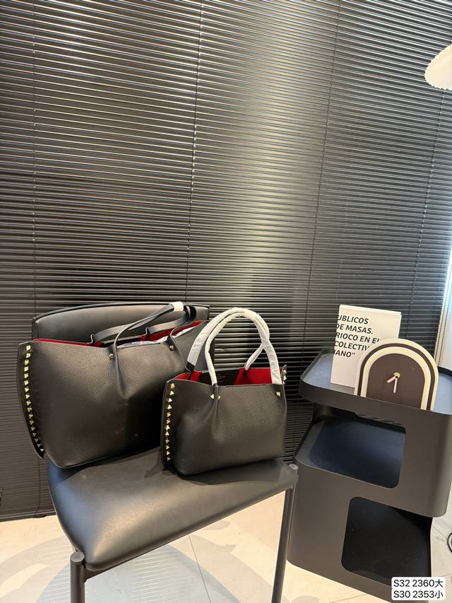 Large and small Valentino tote bag Very retro feeling High-end and elegant Very
