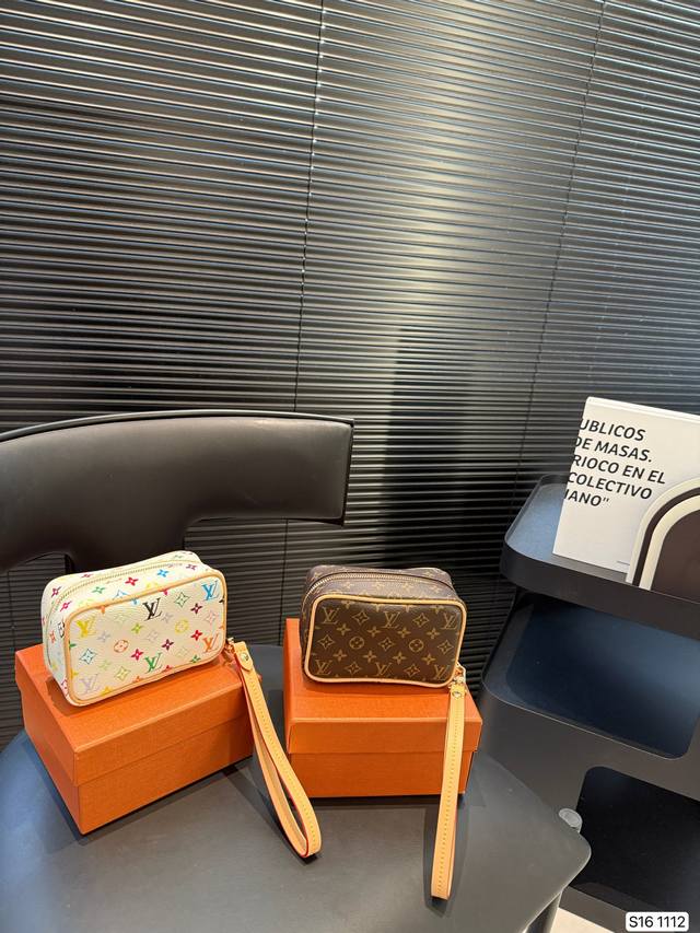 with box Lv coin purse, which girl can refuse such a cute good boy Size: 8 5.5