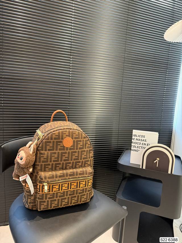 Fendi backpack Simple and versatile with high appearance First choice for daily