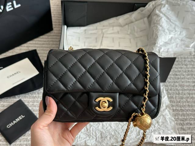 Original sheepskin with box Size: 20*12Cm Upgraded version shipped Chanel Golde