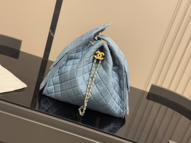 Chanel 25Bag is absolutely stunning This year's Chanel 25S series is simply stun