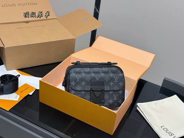 with folding box airplane box Size: 25.18Cm Lv Slock New men's messenger bag! D