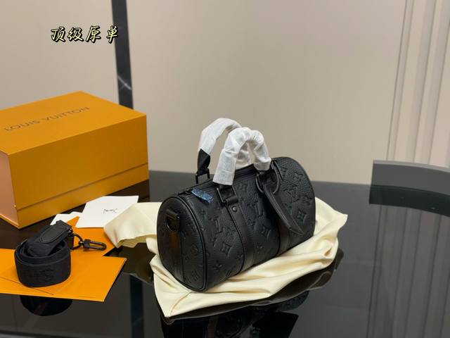 Folding box airplane box Size: 25*14Cm Lv Keepall pillow bag Really cute! The pe