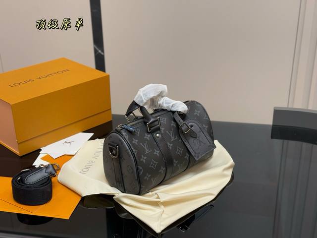 Folding box airplane box Size: 25*14Cm Lv Keepall pillow bag Really cute! The pe