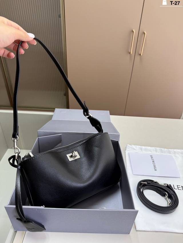 Balenciaga Redeo new underarm bag The new model can be said to be at its peak a