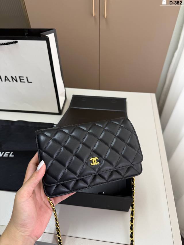 Chanel Chanel Fortune Gold Label A small carry-on bag recommended to everyone! C
