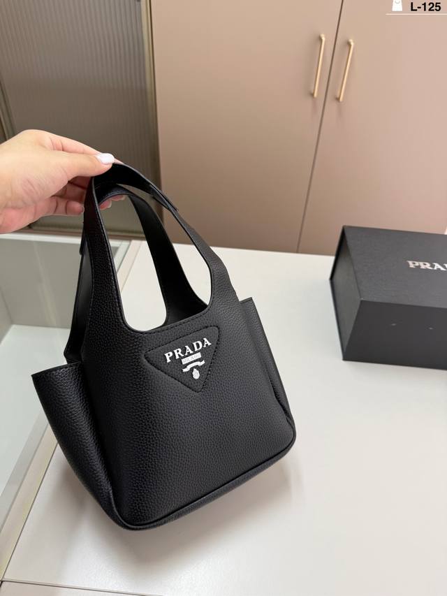 Prada Prada basket Prada's new bag amazed me The bag is simple and elegant L-125