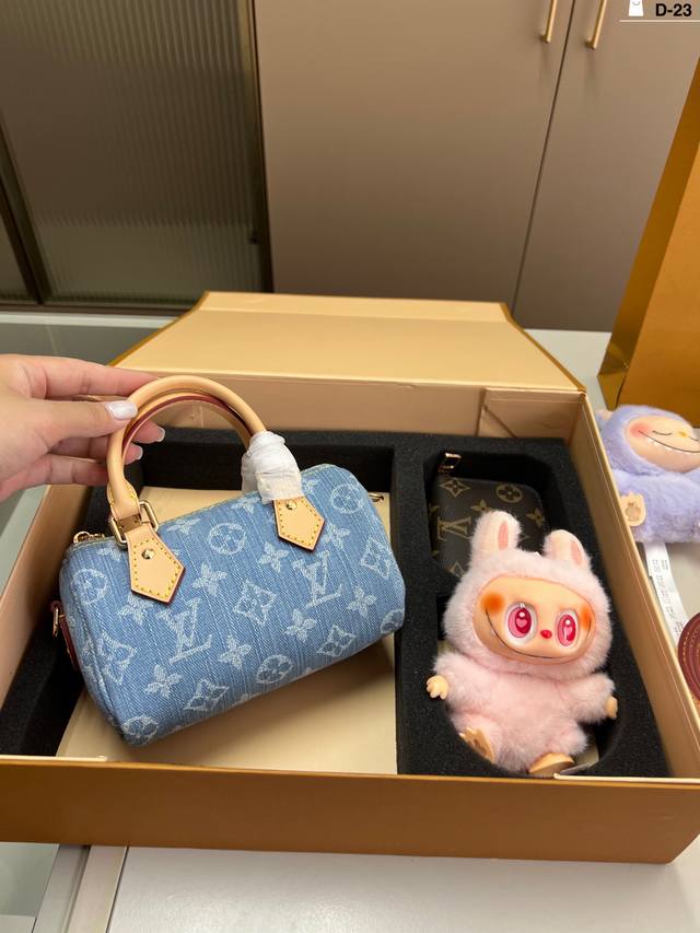 Pendant color random Lv pillow case Card holder + Labubu pendant D-23 size 16
