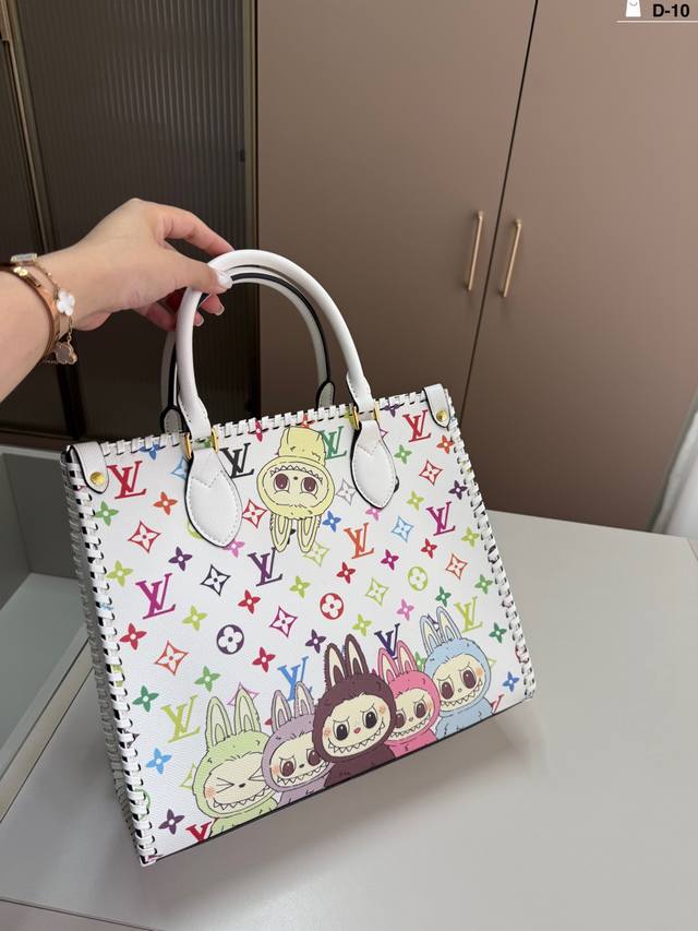 Lv Louis Vuitton Labubu Tote It looks really classy when worn Don