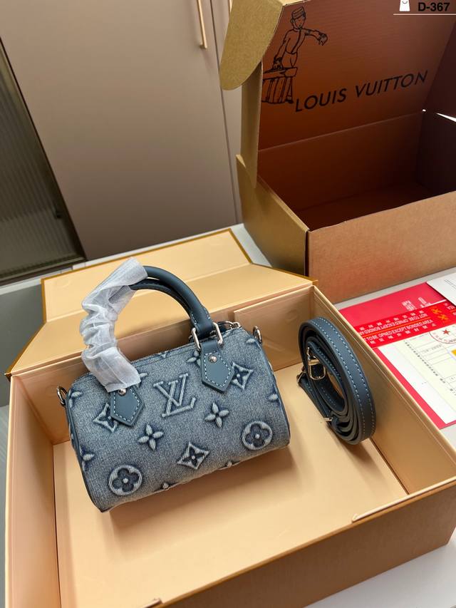 Lv denim series denim pillow bag Classic series fashionable and versatile unique