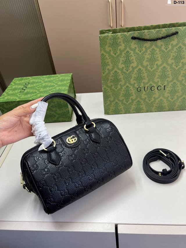 Gucci Cool Pillow Bag Large capacity can be carried by hand or crossbody A must-