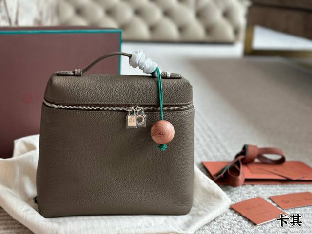 Full set of packaging with logo sandalwood fragrance pendant Loro Piana Extra Po