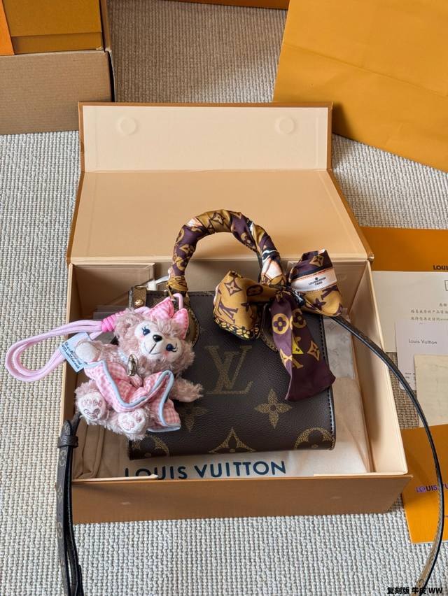 replica with pendant Lv Onthego embossed jungle bag folding gift box original q