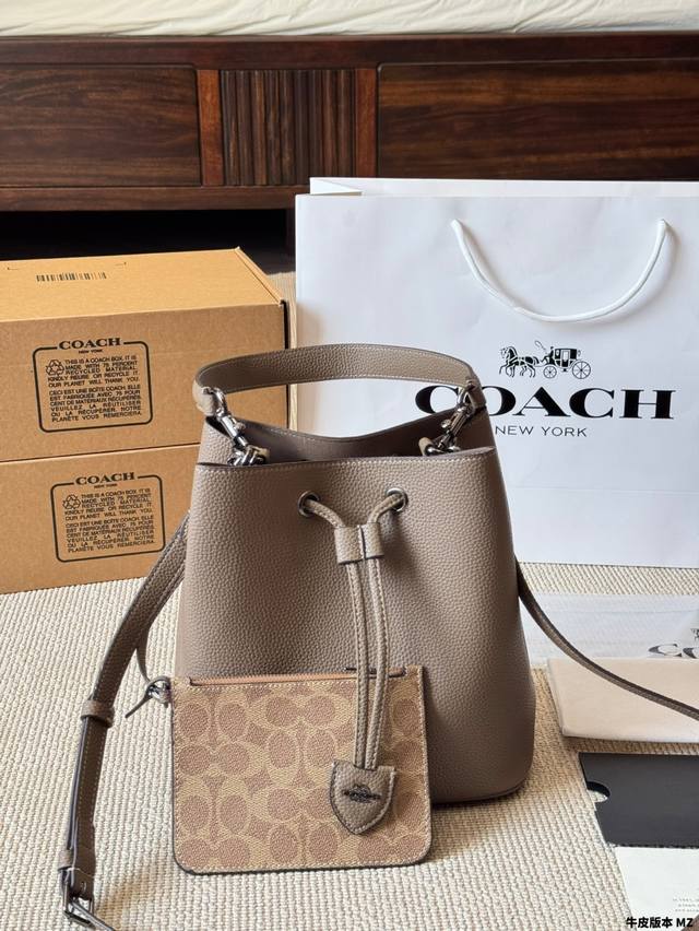 cowhide version Coach's new Rowan Bucket bag The new bucket bag has a drawstring
