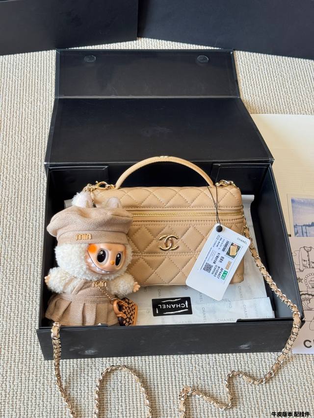 Cowhide version with pendant Chanel handle box bag Lazy and casual and easy to