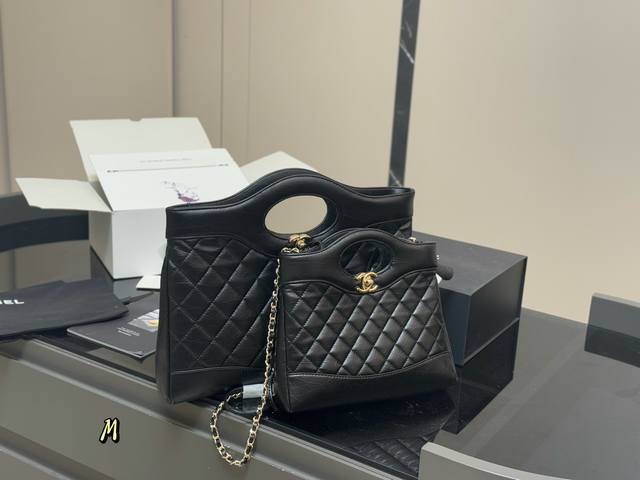 Upgraded version with box Size: 35.24Cm 23*19Cm Chanel 23A is worth buying Cute