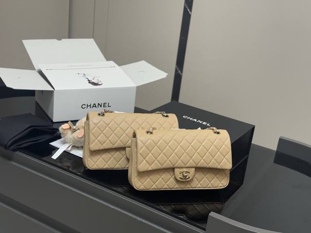 with pendant and folding box Chanel Cf chain bag 25cm Chanel Cf has become a cl