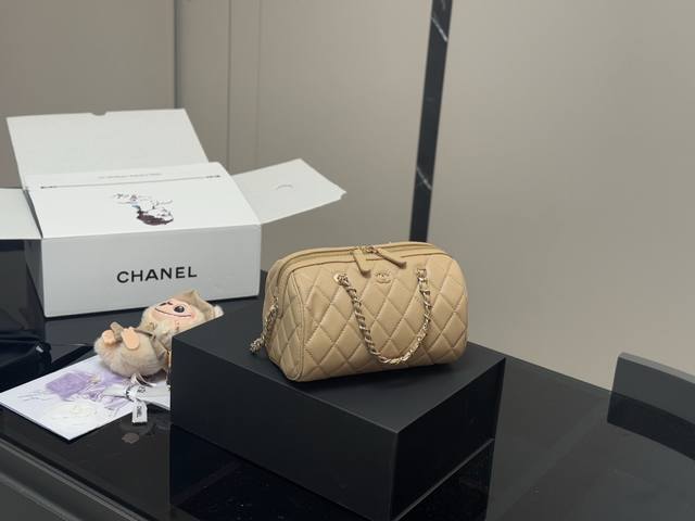 with pendant and folding box, airplane box Size: 19.11Cm Chanel 25P bowling bag