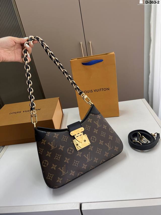 Chip version Lv Twinny chain horn This handbag is a classic of Louis Vuitton, wi