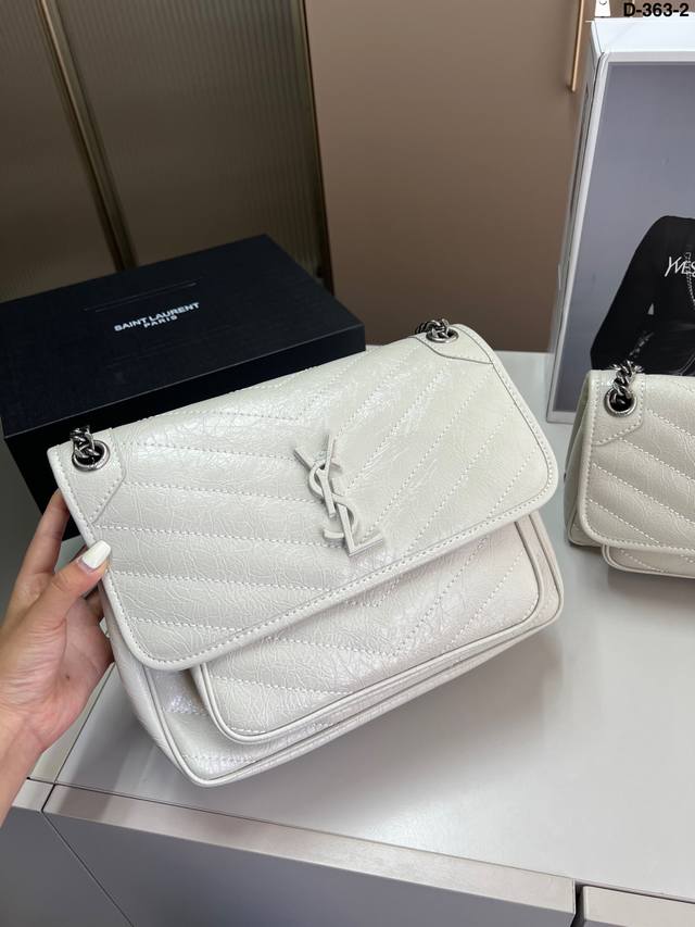BigYSL Niki messenger bag Irresistible and super elegant A must-have for Jimei D