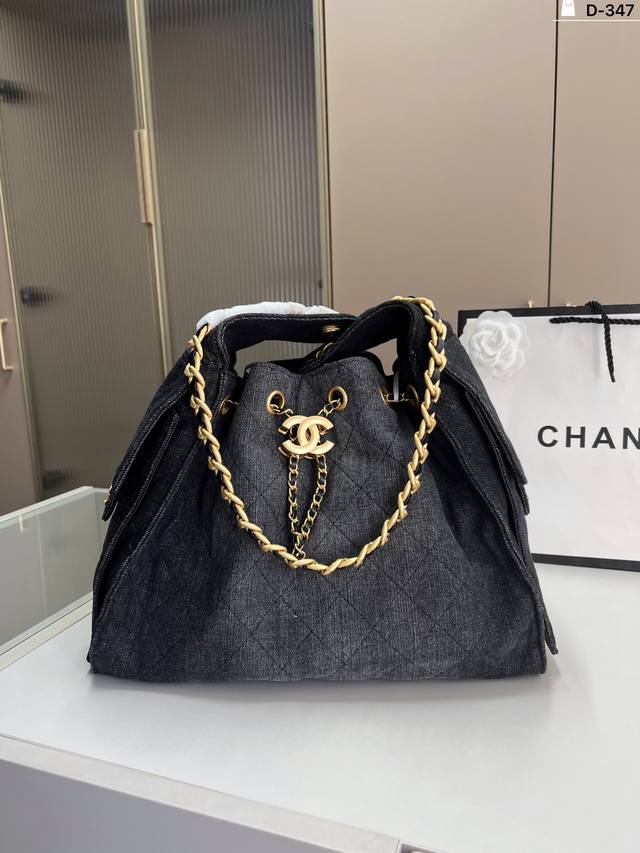 Chanel Hippie Underarm Tote Bag This one looks great when carried by hand It's