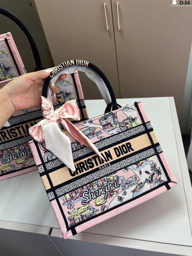 1920526FFF #26cm Dior Diortote Book has a large capacity and is very durable DDD