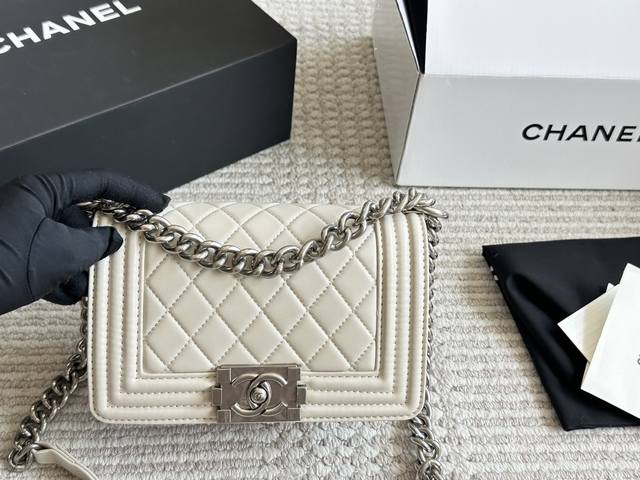 Small size Airplane box folding box packaging sheepskin pattern Chanel's Leboy