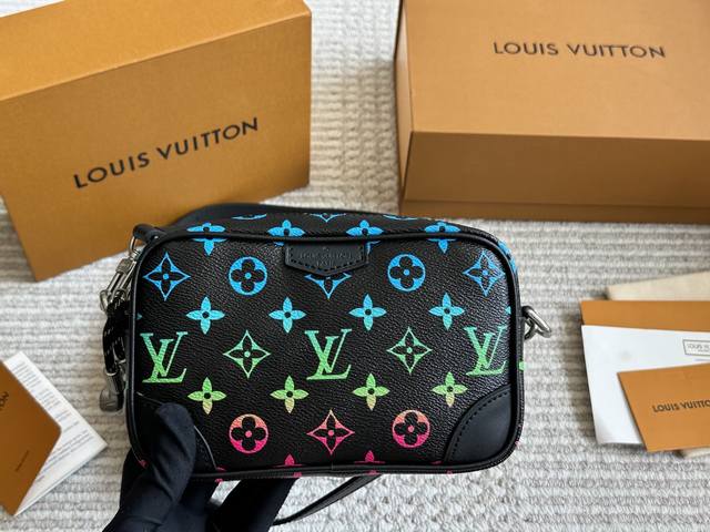 with box Size: 20 13Cm L camera bag 25 new product Small but very practical! Mo
