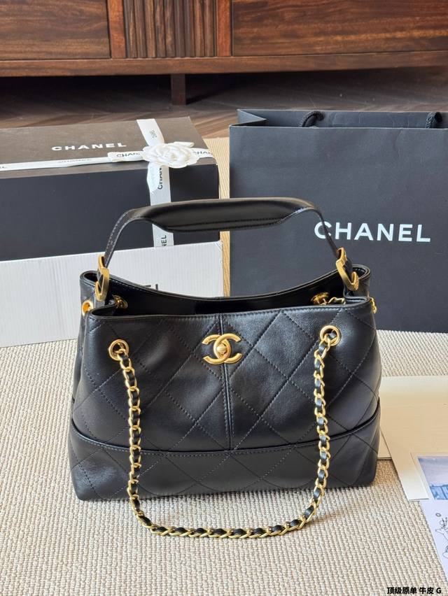 Top-grade original cowhide High-end Handicraft Bucket Bag The focus of the Hand