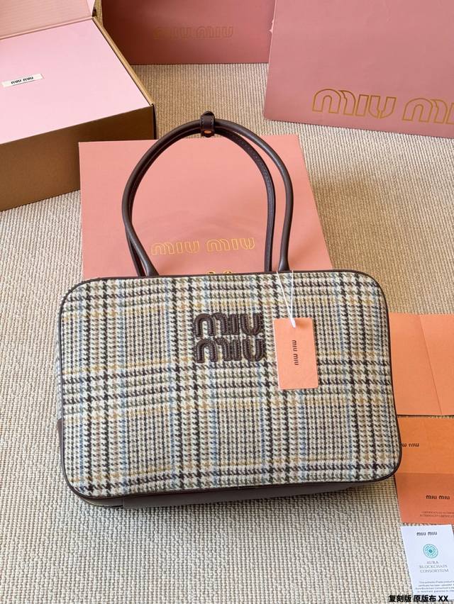 Replica original cloth Miumiu bowling ball