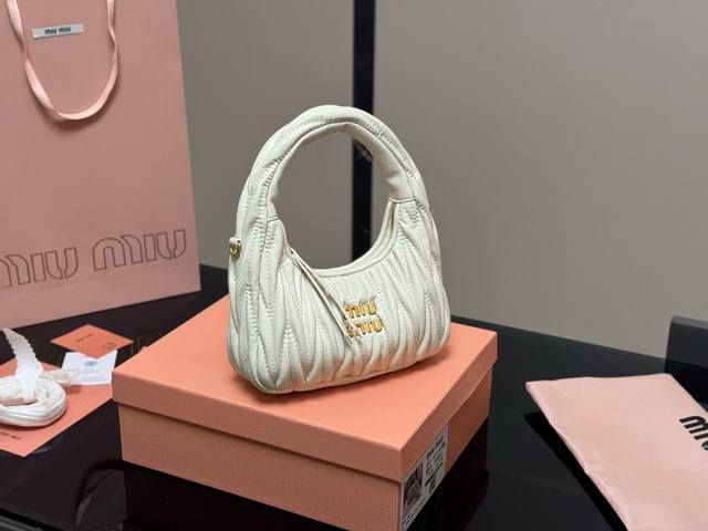 with box Size: 22*11Cm Miumiu girl who can be salty or sweet Miumiu Wander bag