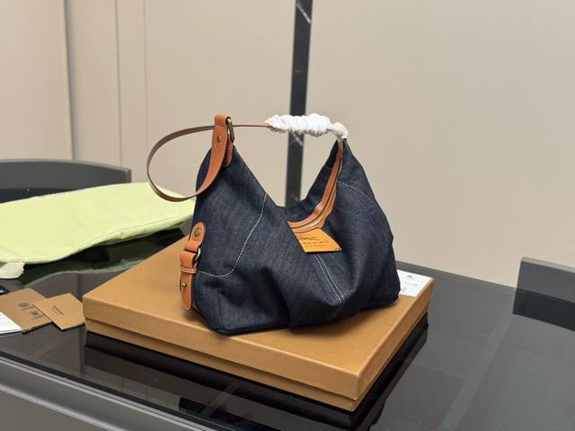 with box Size:27.22Cm Burberry