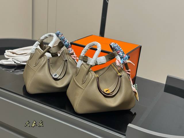 comes with full packaging Size: 26*18Cm Hermes Lindy Gold and silver buckle Mad