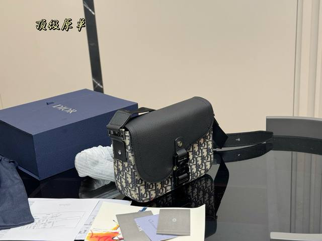 with folding box Size: 23.18Cm Dior Homme monogram messenger bag is really cool