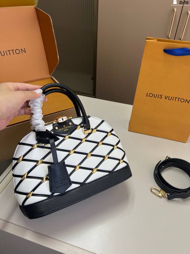 Lv new shell bag Very high-end, salty or sweet, extreme beauty The most beautifu