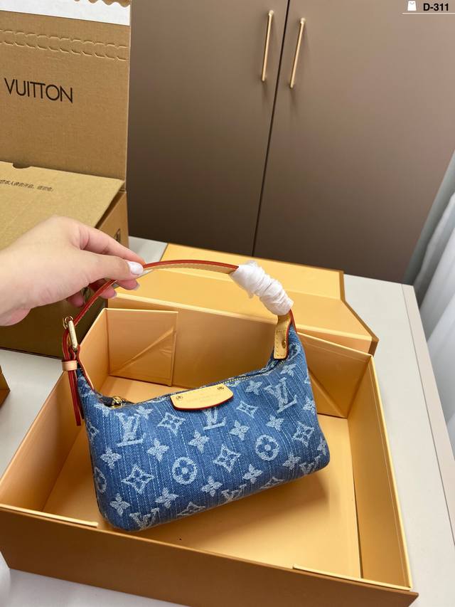 Lv new lunch box bag to keep up with this trend Retro is the real trend! Lv new