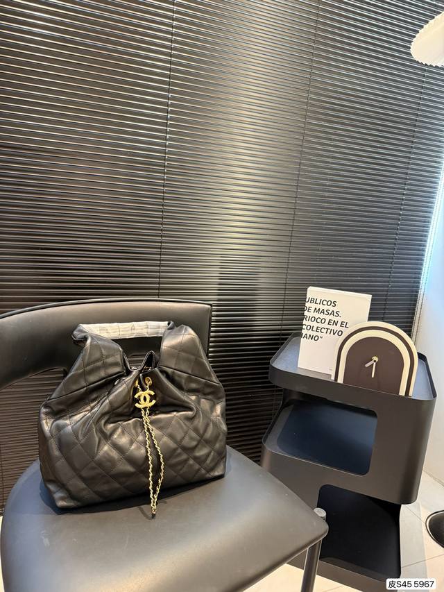 Chanel underarm bag pure leather Chanel Tote The classic design of the full sen