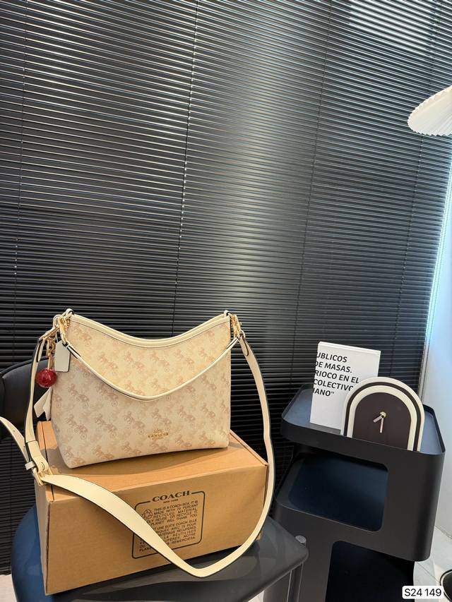 Coach tote bag with airplane box, not only is it beautiful, but it is also beau