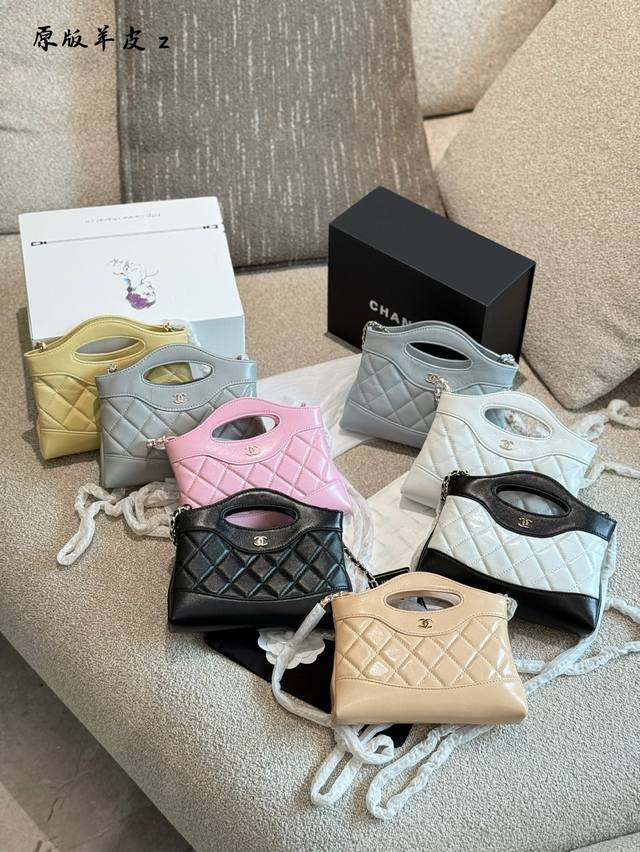 Chanel31Bag Mini Lambskin Don't believe that this beautiful 31Bag Nano can't hol