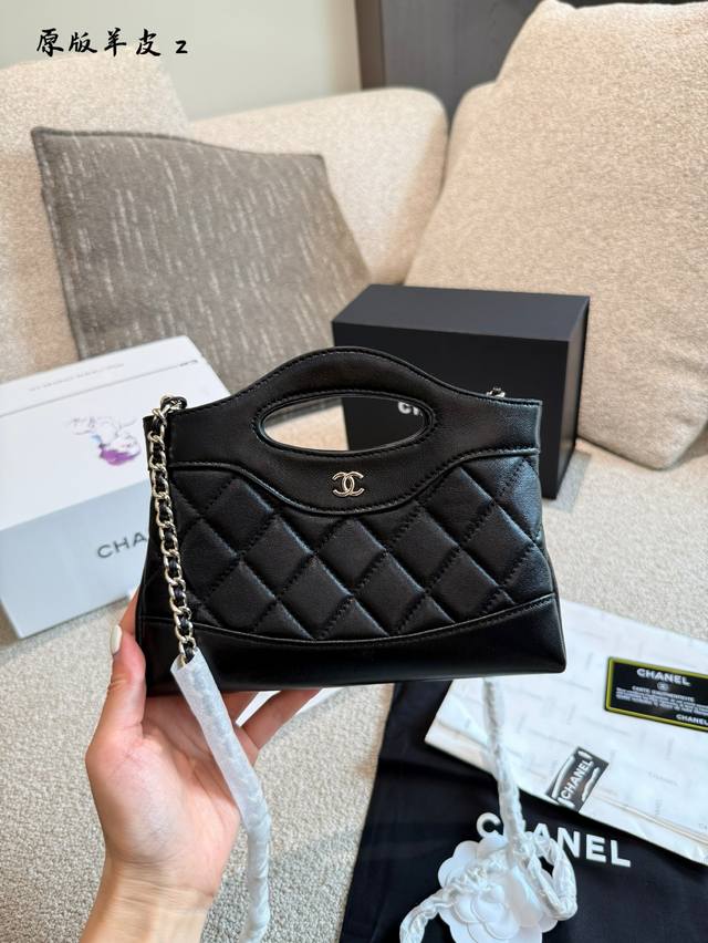 Chanel31Bag Mini Lambskin Don't believe that this beautiful 31Bag Nano can't hol
