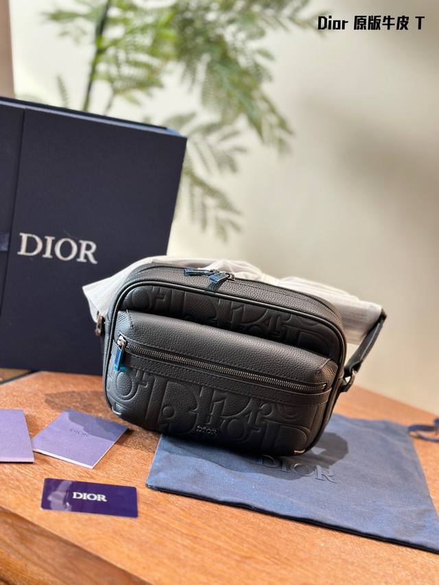 Gravity printed effect leather uses embossing technology to exquisitely present