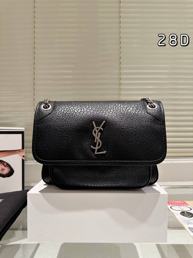 with boxSize: 28cm Niki is really comfortable to carry. It is really beautiful