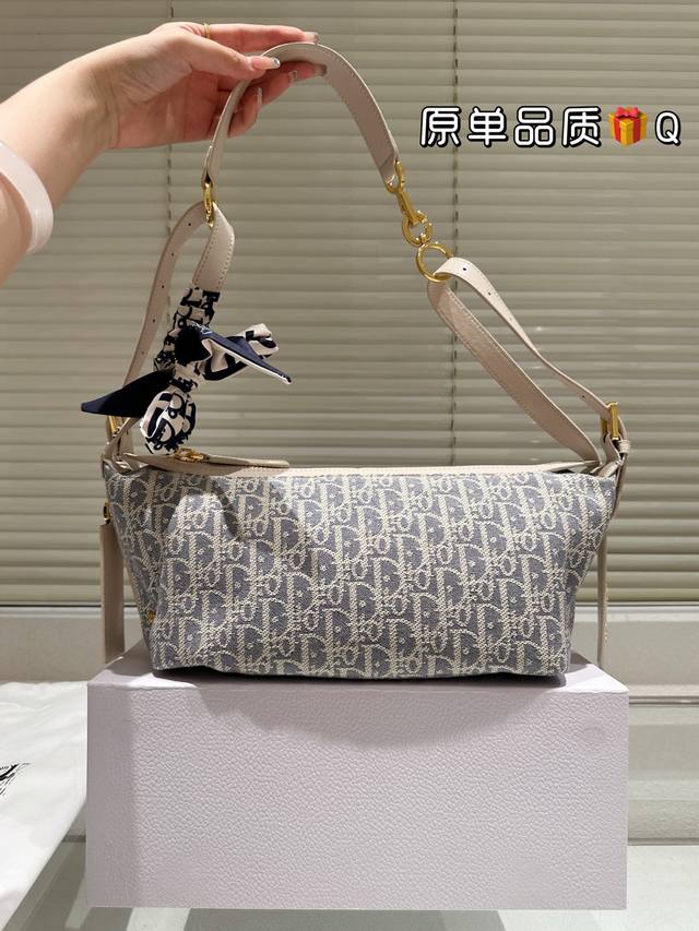 Replica original cloth D-Journey series handbags with clever details Whose idol