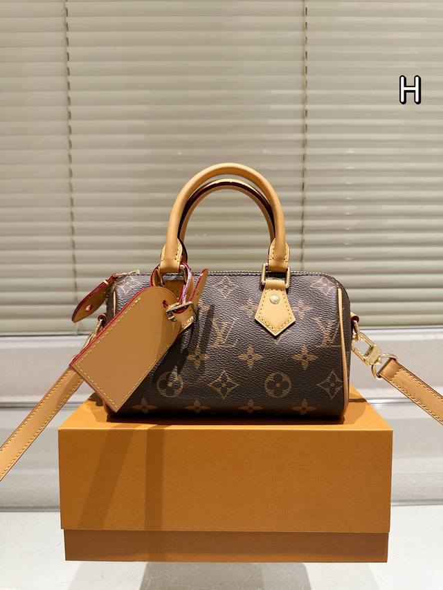 PillowLv Speedy 16cm pillow bag, no matter the style, the lining is the same as